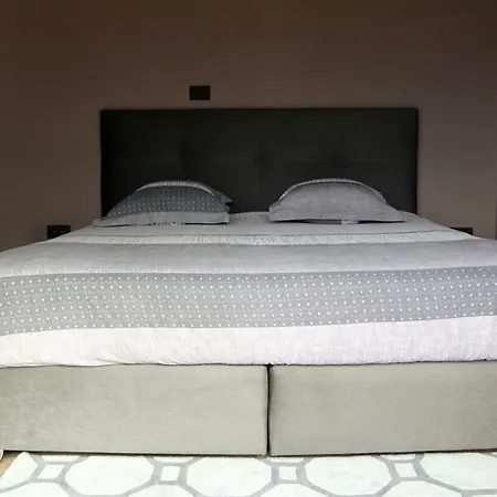 Apartma Sobe Pulec Dobrovo Buitenkant foto