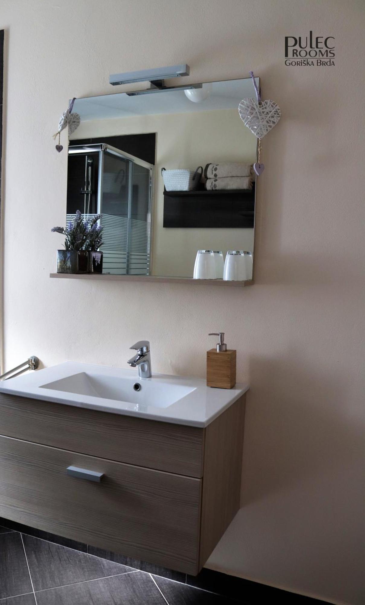 Apartma Sobe Pulec Dobrovo